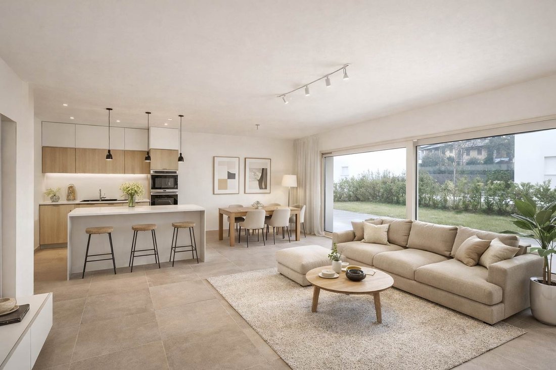 Villa in Manerba del Garda, Lombardy, Italy 3 - 17650361