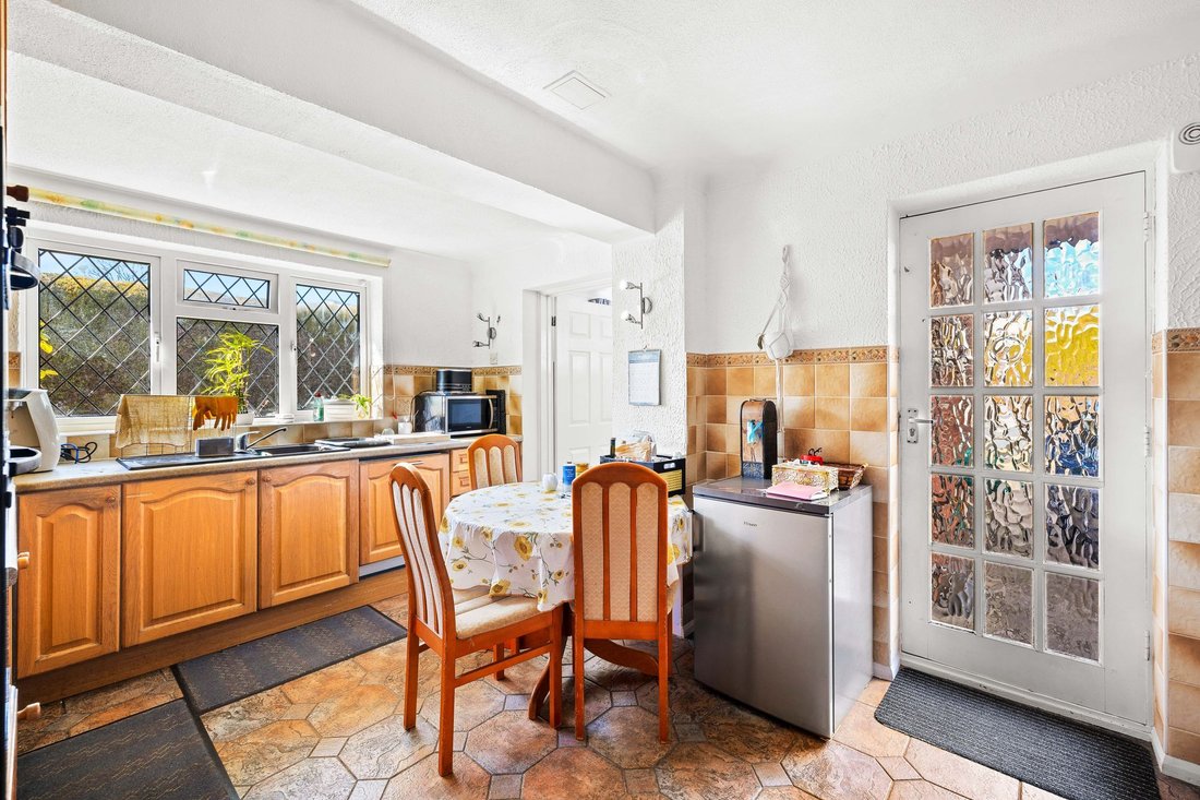 House in Burgess Hill, England 3 - 17646881