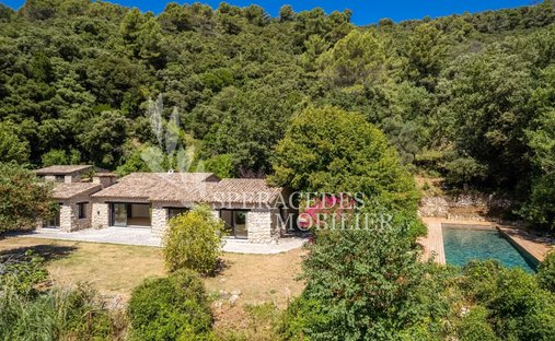 Tenuta a Saint-Cézaire-sur-Siagne, Provenza-Alpi-Costa Azzurra, Francia 1