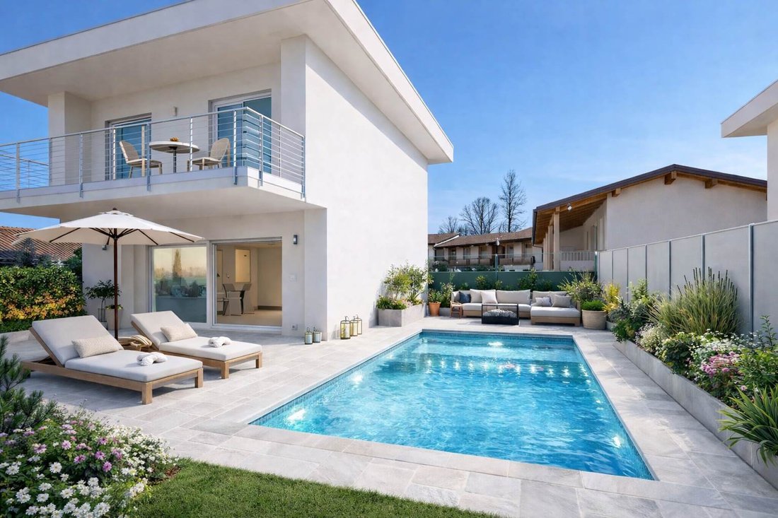 Villa in Manerba del Garda, Lombardy, Italy 1 - 17650361