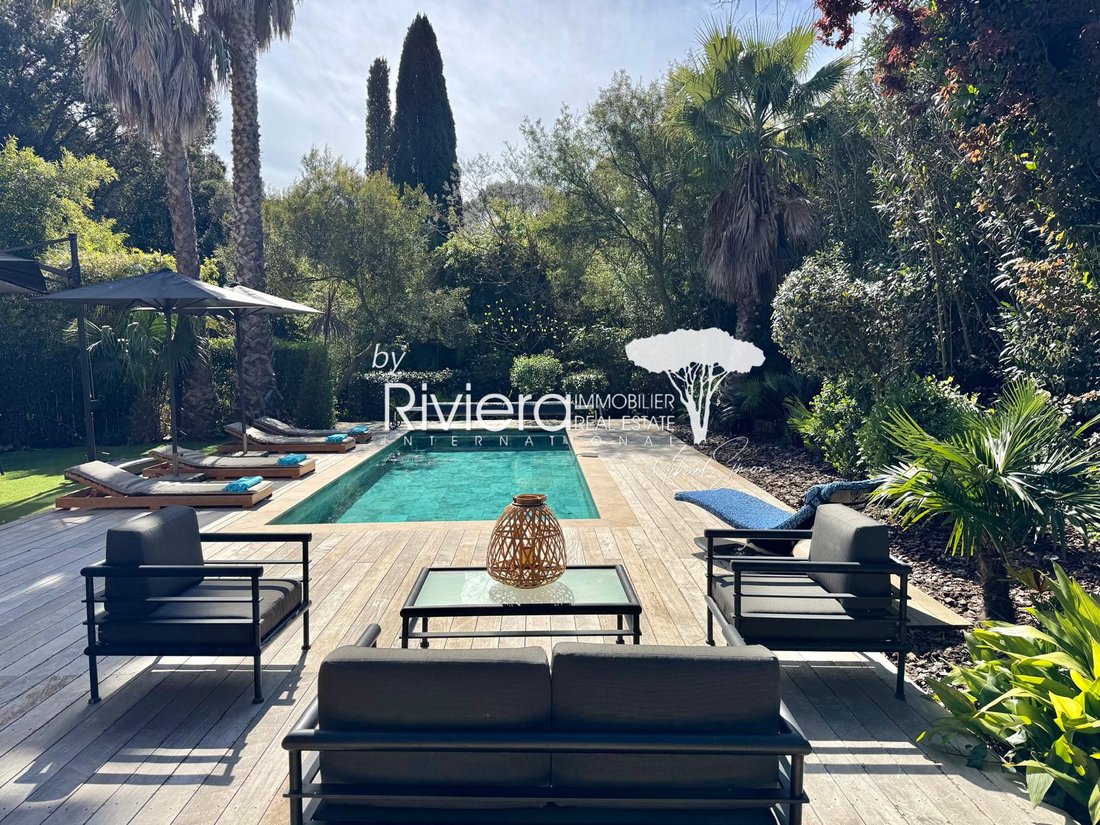 Villa in La Croix-Valmer, Provence-Alpes-Côte d'Azur, France 1 - 15390208