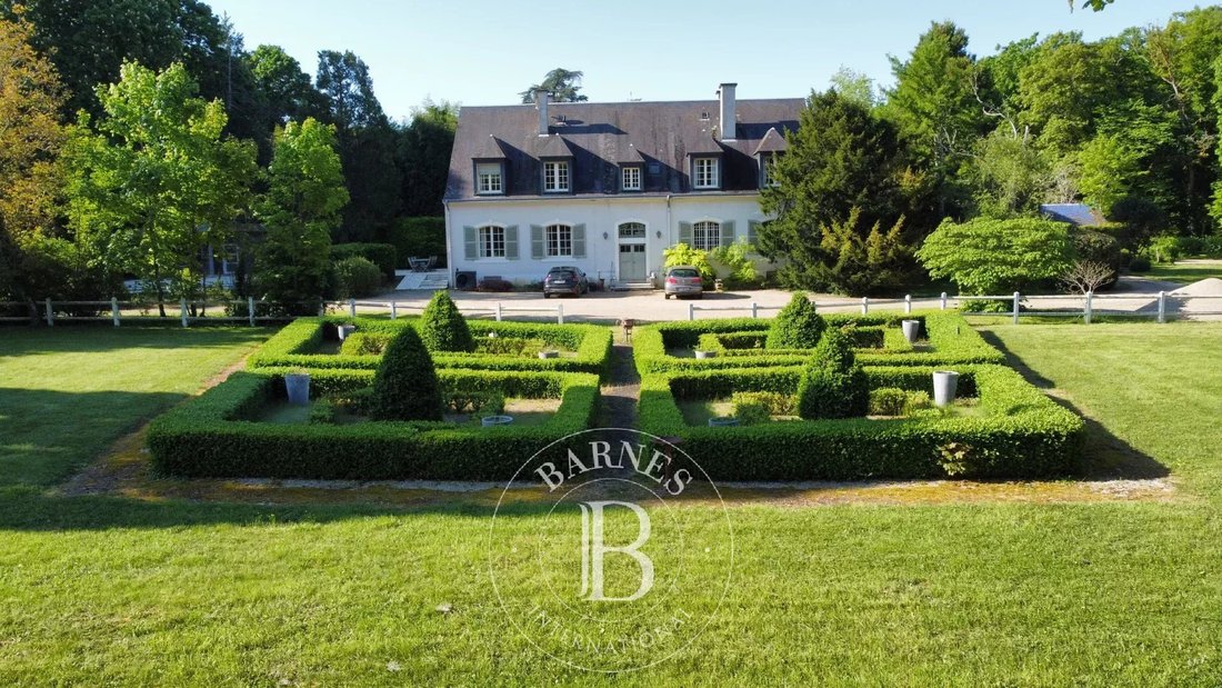 Estate in Bourges, Centre-Val de Loire, France 2 - 15590417