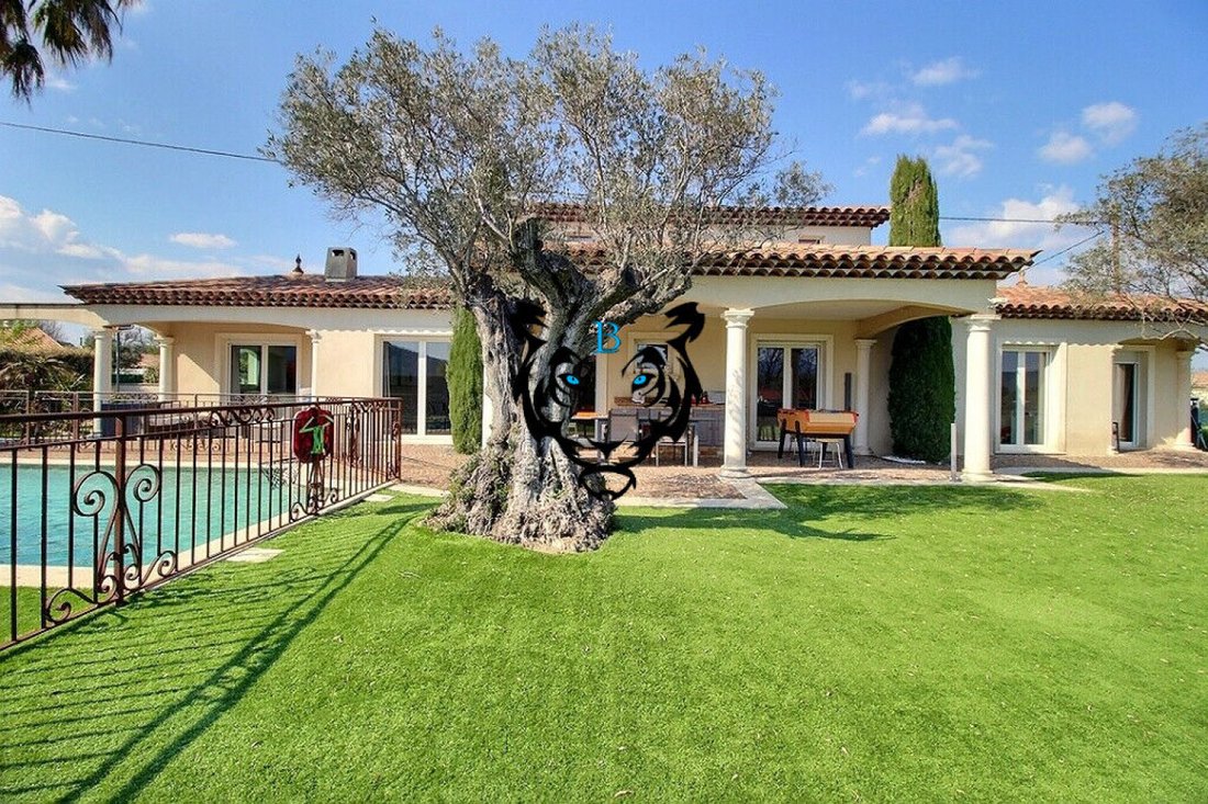 House in Partie Nord-Ferrieres-Cadenades-Rouviere, Le Muy, France 2 - 17652331