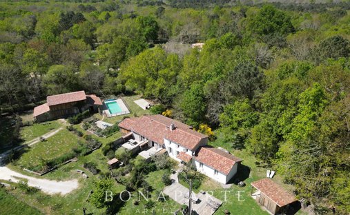 Estate in Vensac, Nouvelle-Aquitaine, France 1