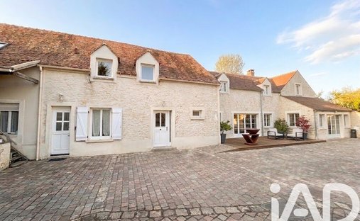 House in Ury, Ile-de-France, France 1