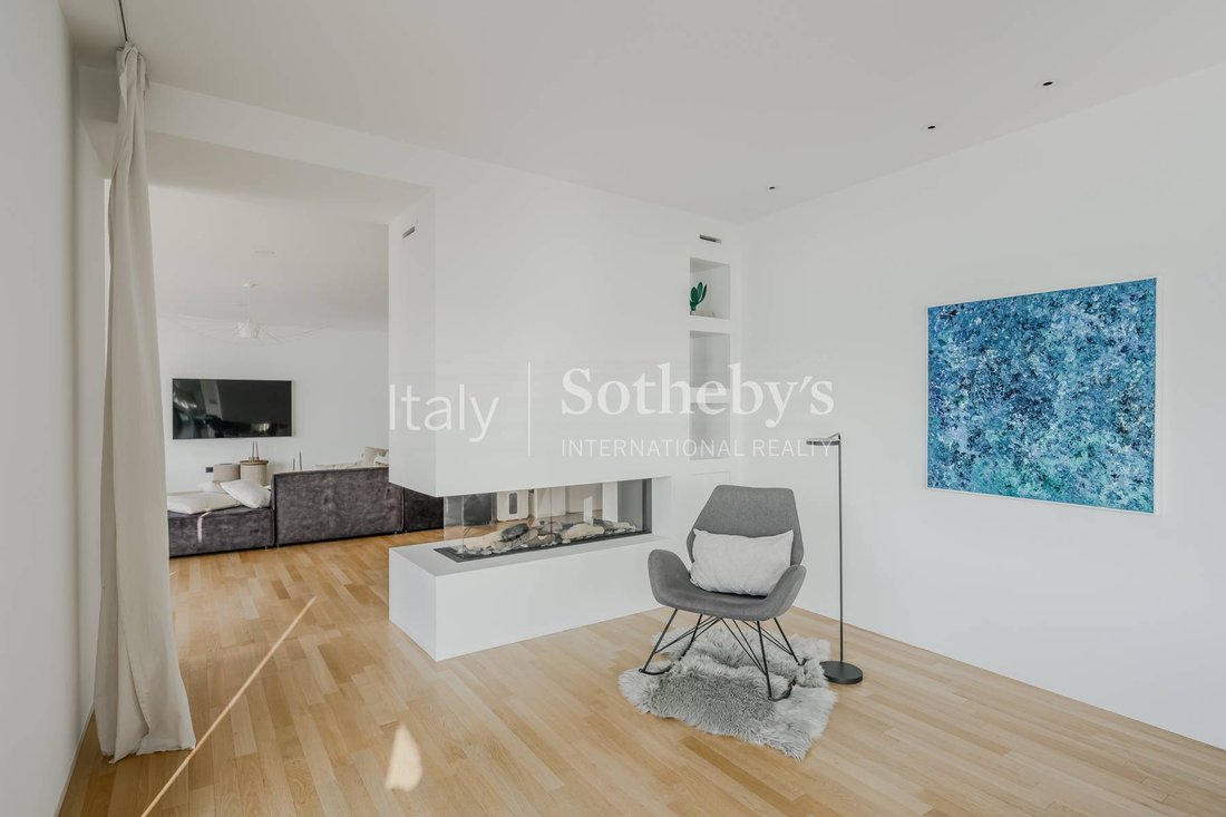 House in Angera, Lombardy, Italy 5 - 17653459