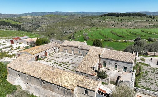 Villa in San Giacomo Mulino, Sicily, Italy 1