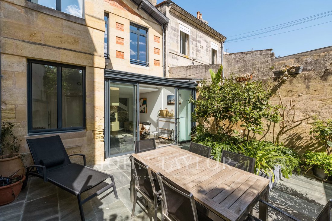 Townhouse in Grand Parc-Chartrons-Paul Doumer, Bordeaux, France 2 - 17650408
