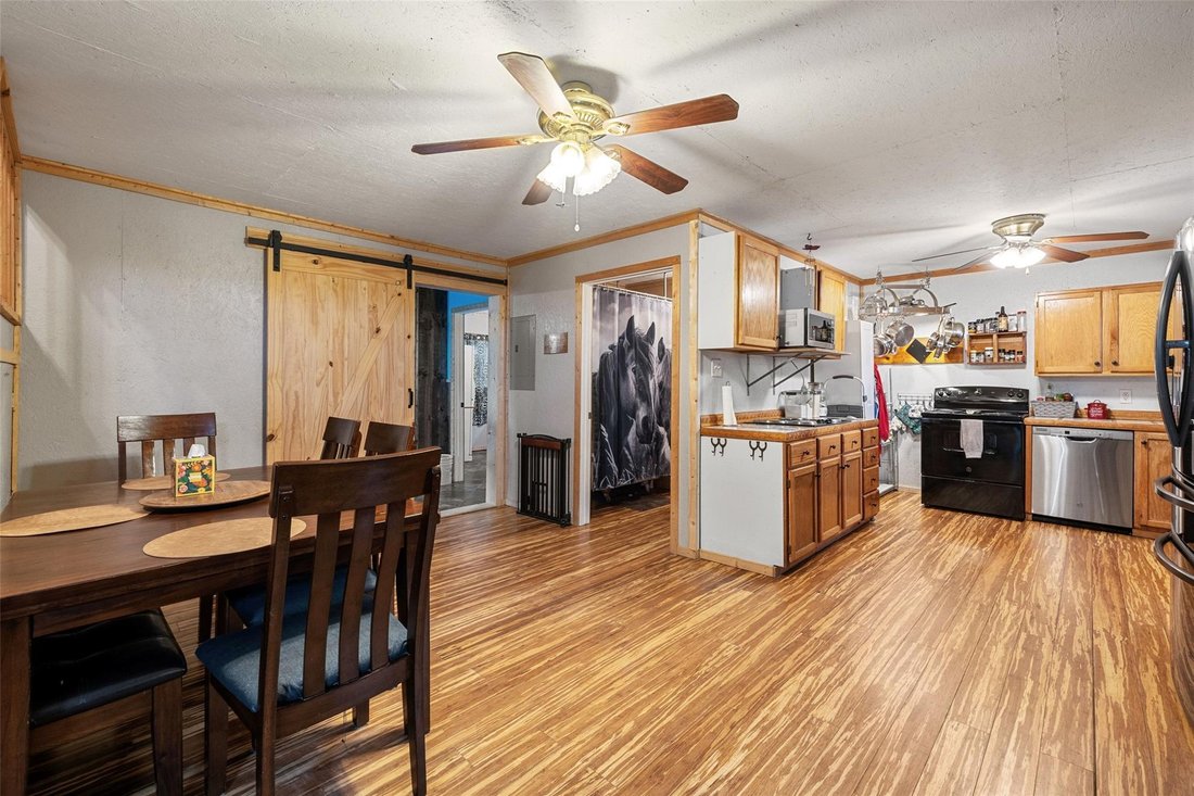 House in Giddings, Texas, United States 4 - 17652025