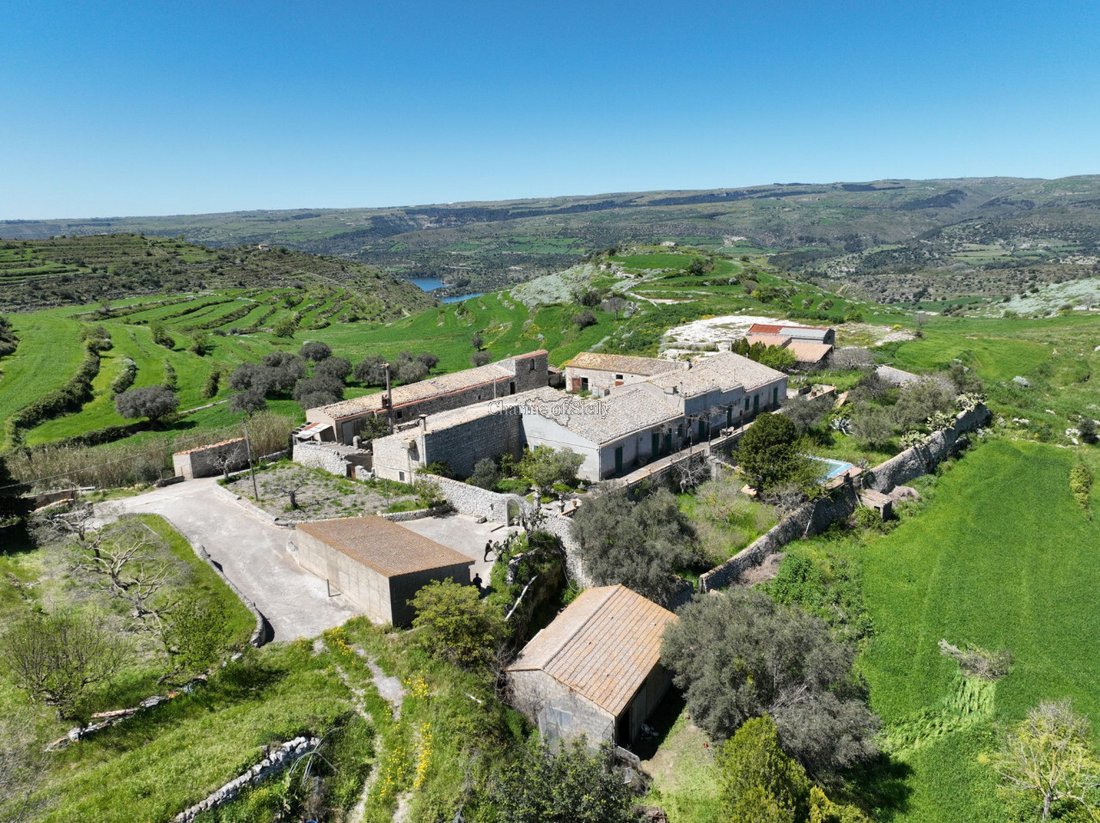 Villa in San Giacomo Mulino, Sicily, Italy 4 - 16954265