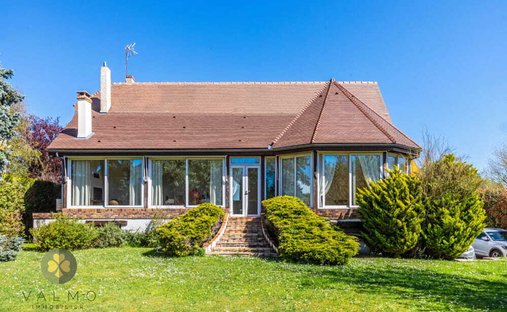 House in La Queue-les-Yvelines, Ile-de-France, France 1