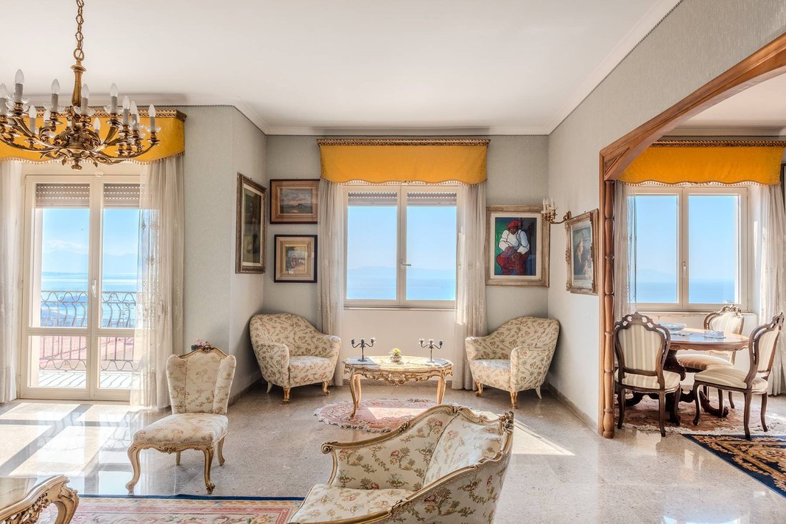 Apartment in Vomero, Naples, Campania 1 - 17653538