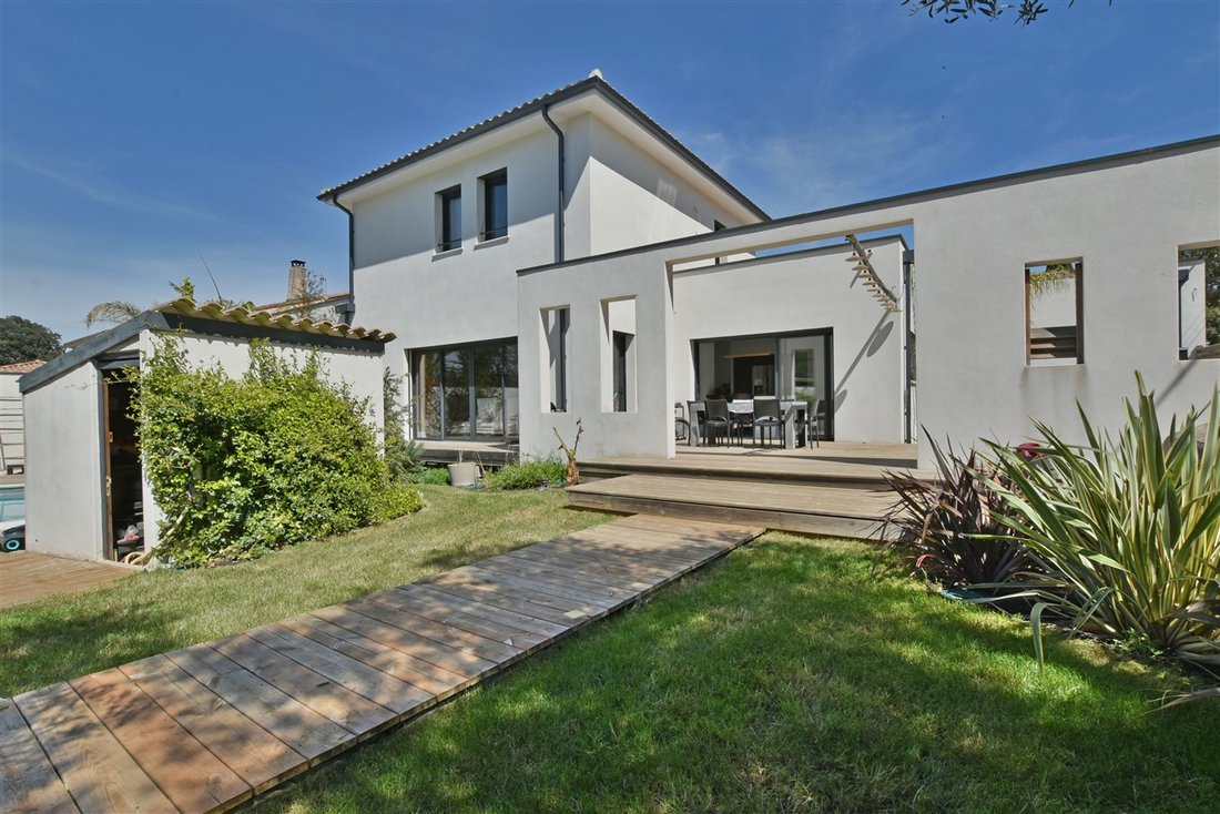 Villa in Nages-et-Solorgues, Occitania, France 2 - 17649946