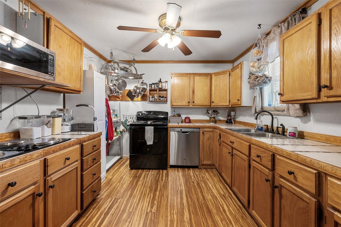 House in Giddings, Texas, United States 3 - 17652025