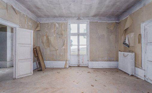 19th Century Château With 4,34 Hectare Wooded Park Swimming Pool Burgundy, Near Beaune