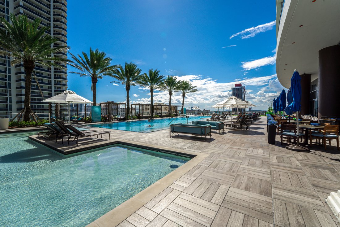 Condo in Hallandale Beach, Florida, United States 3 - 17653465