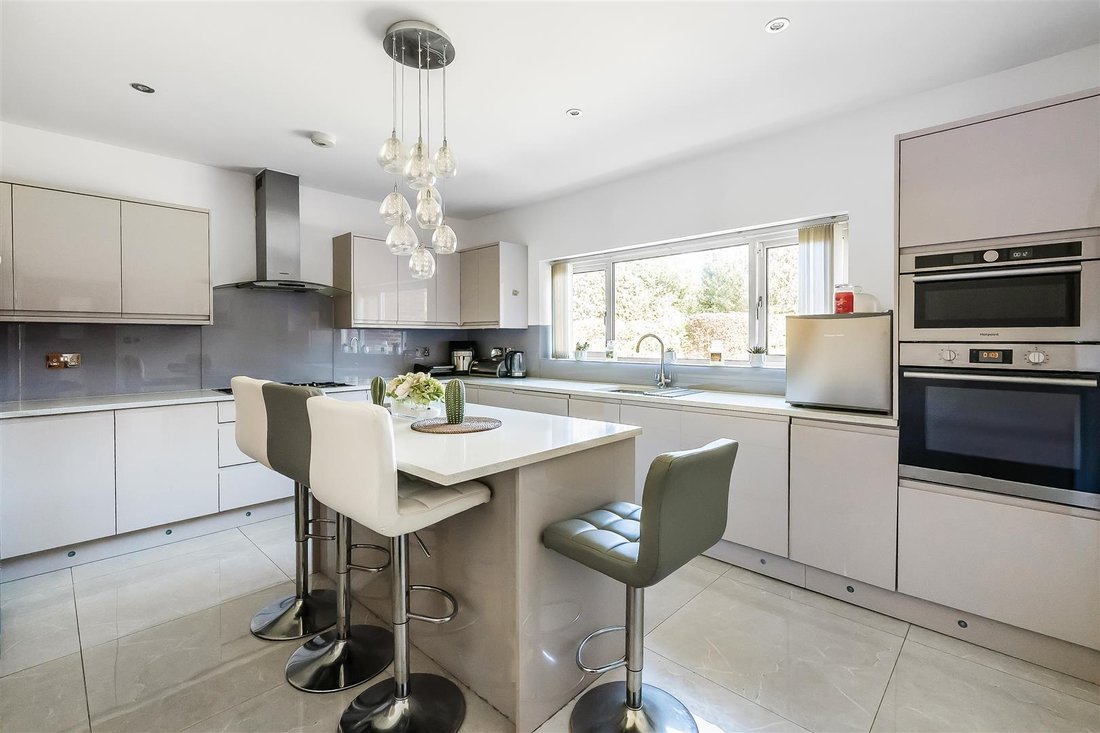 House in London Borough of Sutton, England 3 - 17651948