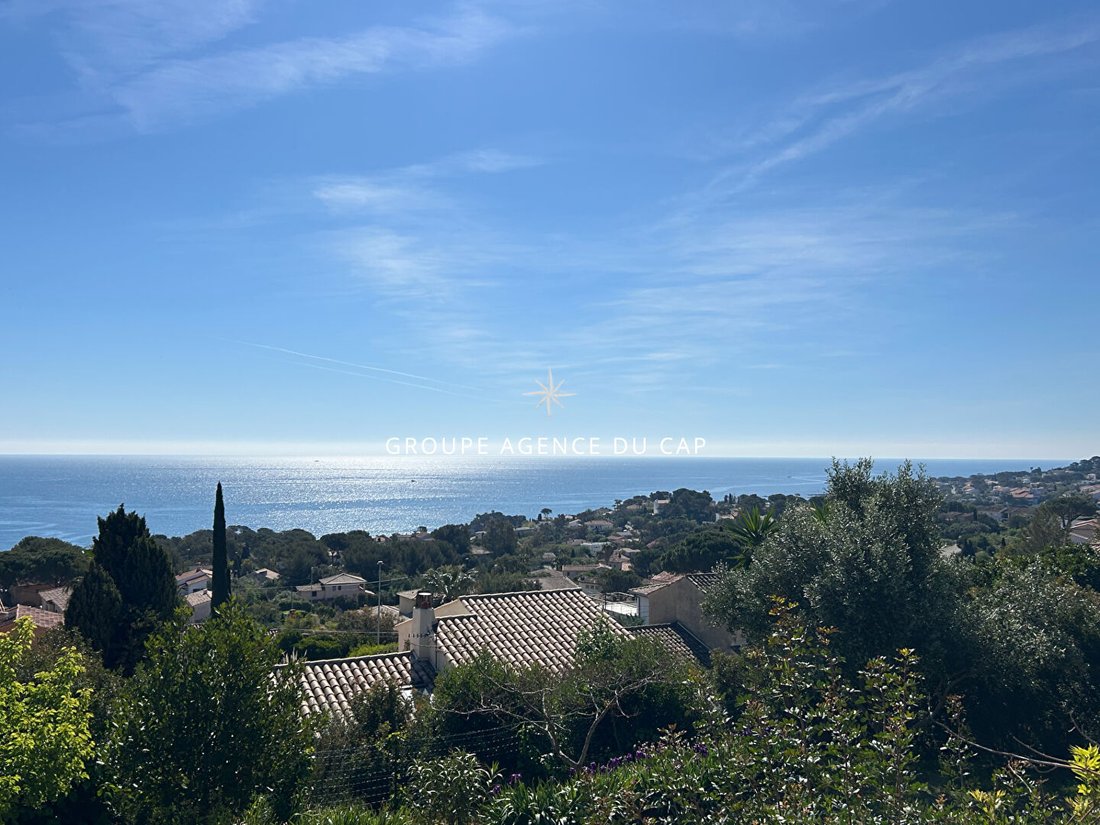 Villa in Les Issambres, Roquebrune-sur-Argens, France 1 - 17494771