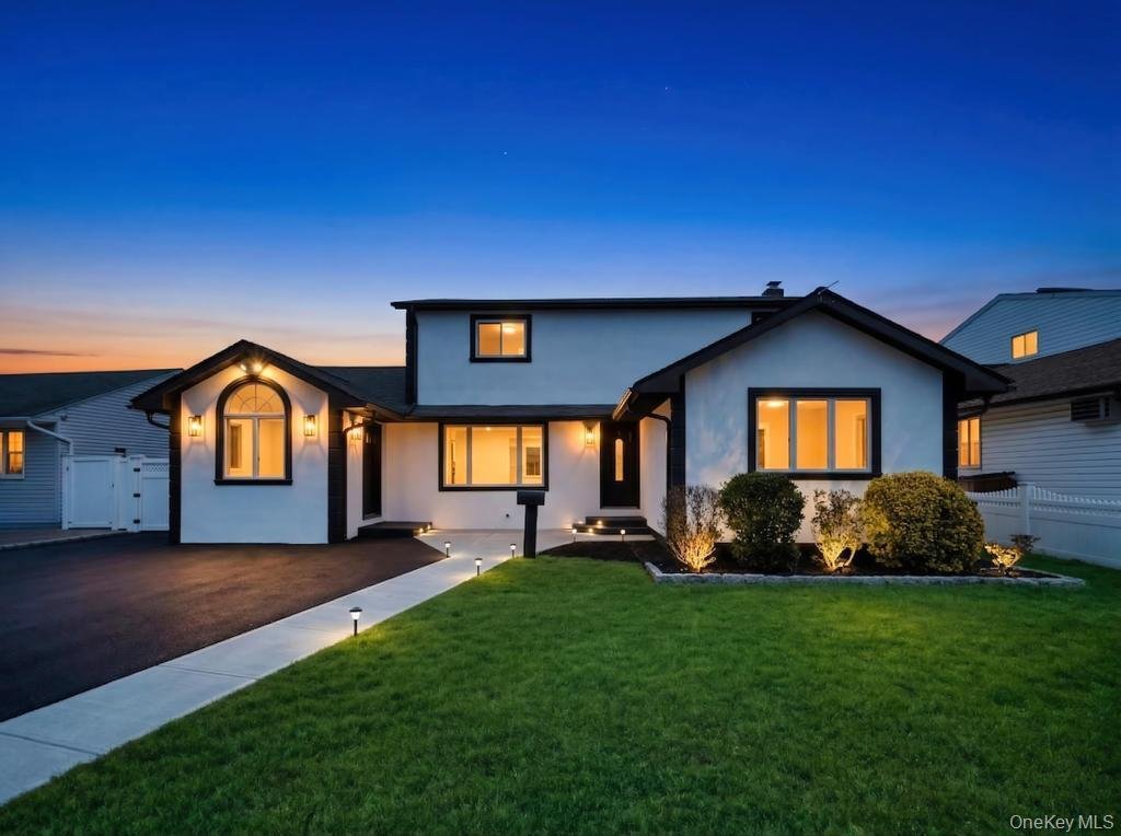House in Bethpage, New York, United States 1 - 17648458