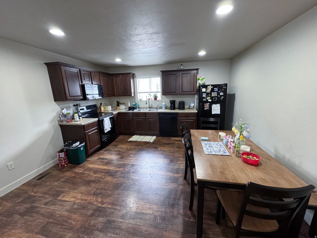 Vineyard, Utah, United States 2 - 17648603