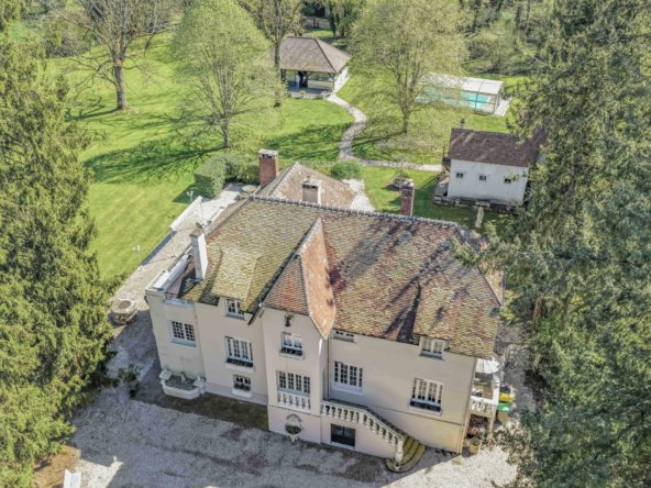 Estate in Saussay, Centre-Val de Loire, France 2 - 17659197