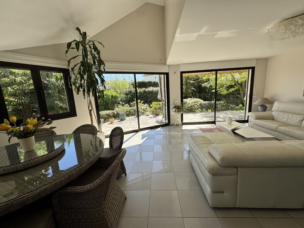 Villa in La Terre Aux Clercs, Saint-Gratien, France 1 - 16467045
