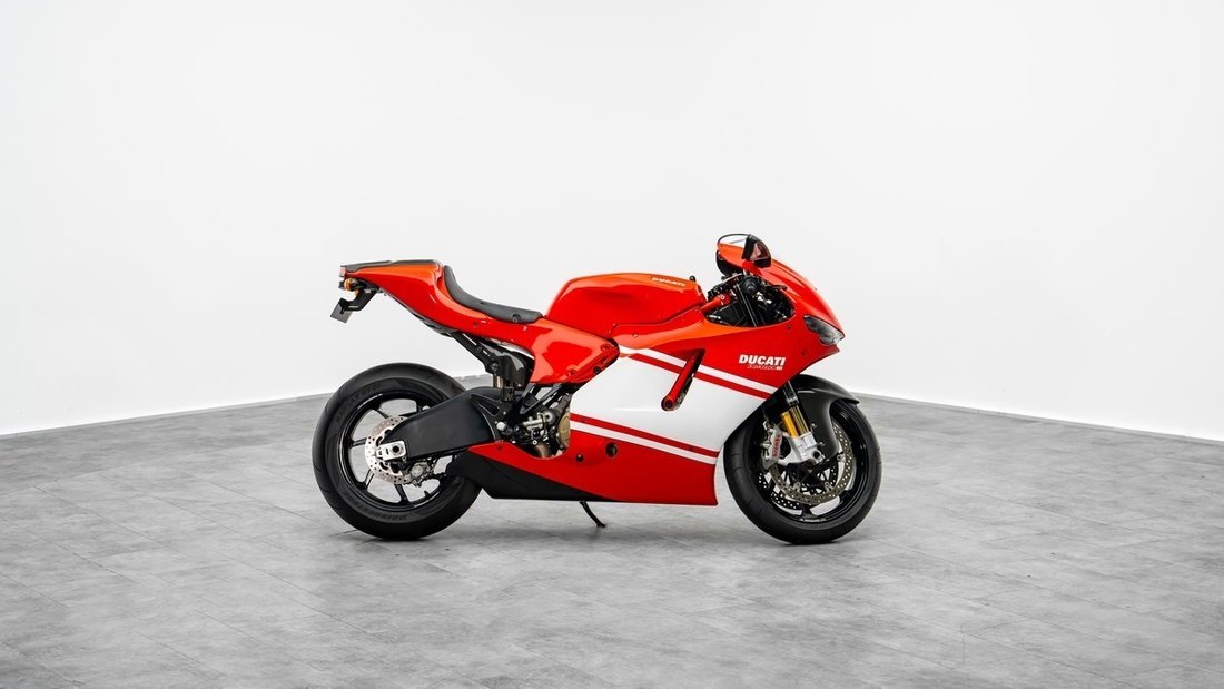 Motorcycle in Dubai, Dubai, United Arab Emirates 5 - 15452566
