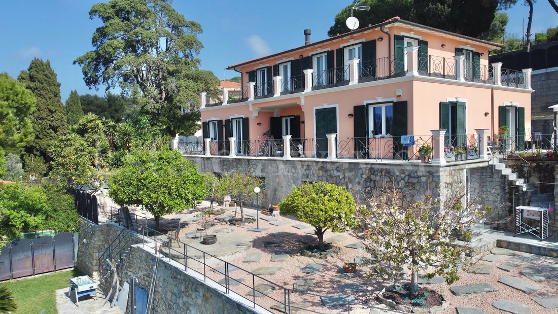 Villa in Bordighera, Liguria, Italy 3 - 17660829