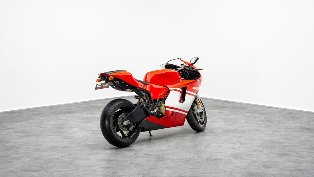 Motorcycle in Dubai, Dubai, United Arab Emirates 3 - 15452566
