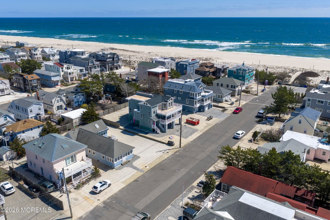 House in Ship Bottom, New Jersey, United States 4 - 17655530