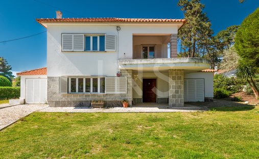 House in Colares, Lisbon, Portugal 1
