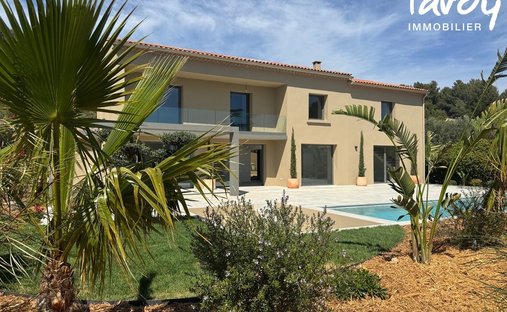 Villa in La Cadiere-d'Azur, Provence-Alpes-Côte d'Azur, France 1