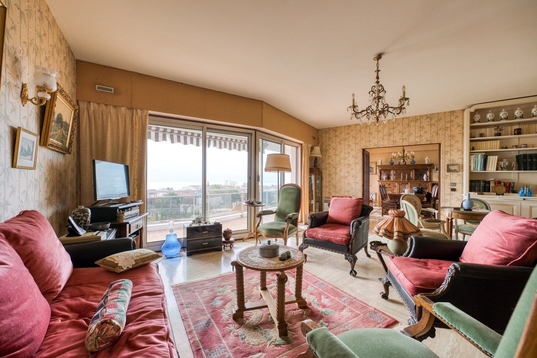 Apartment in Zone Industrielle et Commerciale, Royan, France 5 - 17653582