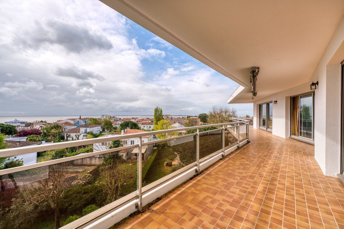 Apartment in Zone Industrielle et Commerciale, Royan, France 1 - 17653582