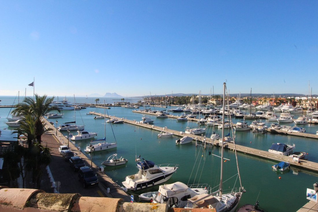 Penthouse in Sotogrande, San Roque, Andalusia 1 - 17559287