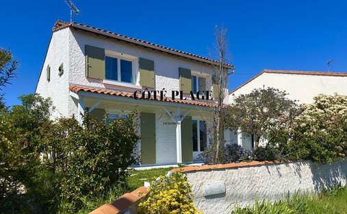 House in Vaux-sur-Mer, Nouvelle-Aquitaine, France 1