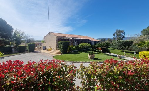 House in Exterieurs, Frejus, France 1
