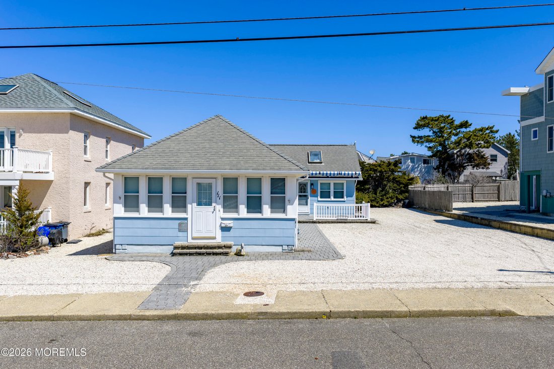House in Ship Bottom, New Jersey, United States 2 - 17655530