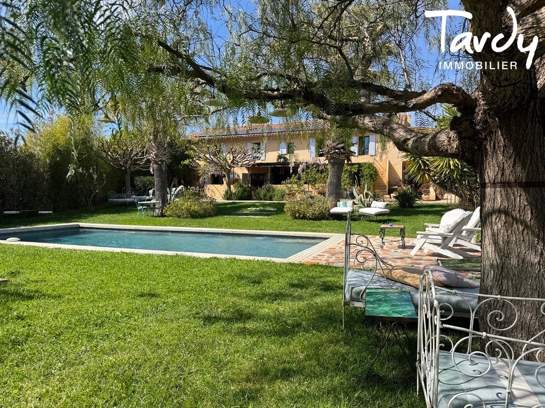 Estate in Saint-Cyr-sur-Mer, Provence-Alpes-Côte d'Azur, France 1 - 17659200