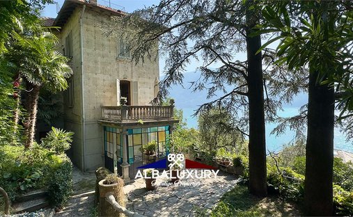 Villa in Moltrasio, Lombardy, Italy 1