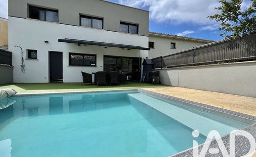 House in Le Monteil-Paul Montagne, Pessac, France 1