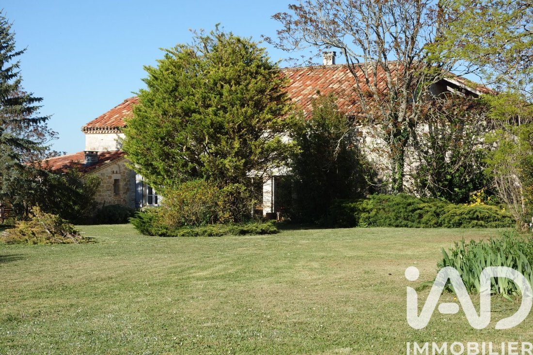 House in Saint-Jean-de-Thurac, Nouvelle-Aquitaine, France 1 - 17658919