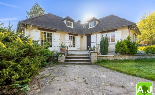 House in Saint-Ouen-Marchefroy, Centre-Val de Loire, France 1