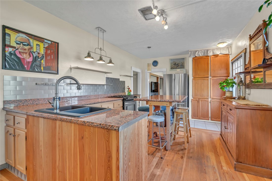 House in Penticton, British Columbia, Canada 5 - 17650081