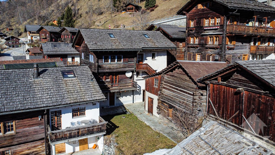 Chalet With Two Independent Duplexes Yield Opportunity