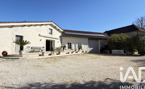House in Fontaines-d'Ozillac, Nouvelle-Aquitaine, France 1