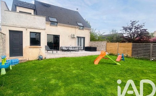 House in Pampoux-Brossolette-Mainville, Draveil, France 1