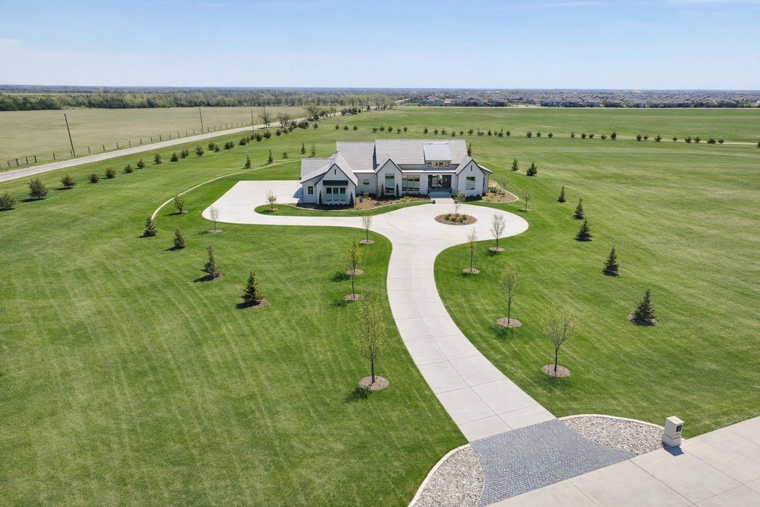 House in Bel Aire, Kansas, United States 2 - 16110195