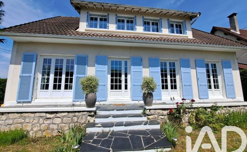 House in Victor Hugo, Sainte-Genevieve-des-Bois, France 1