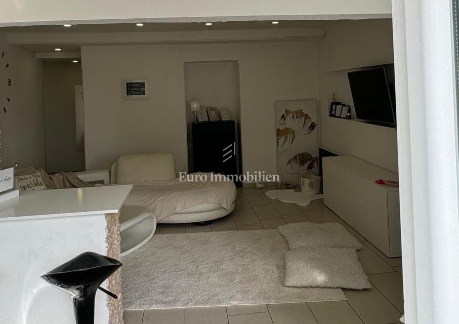 Apartment in Mjesni odbor Kantrida, Grad Rijeka, Primorje-Gorski Kotar County 4 - 17654288